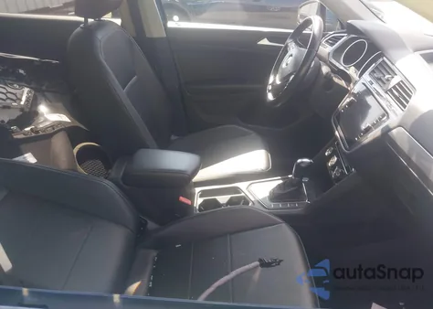 2019 Volkswagen Tiguan 2.0T Se/2.0T Sel/2.0T Sel R-Line/2.0T Sel R-Line Black z USA, uszkodzony, nr VIN 3VV3B7AX7KM057454